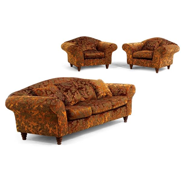 Divano e due poltrone rivestite con tessuto damascato. XX secolo