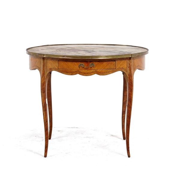 Tavolino in legno lastronato ed intarsiato. XIX-XX secolo