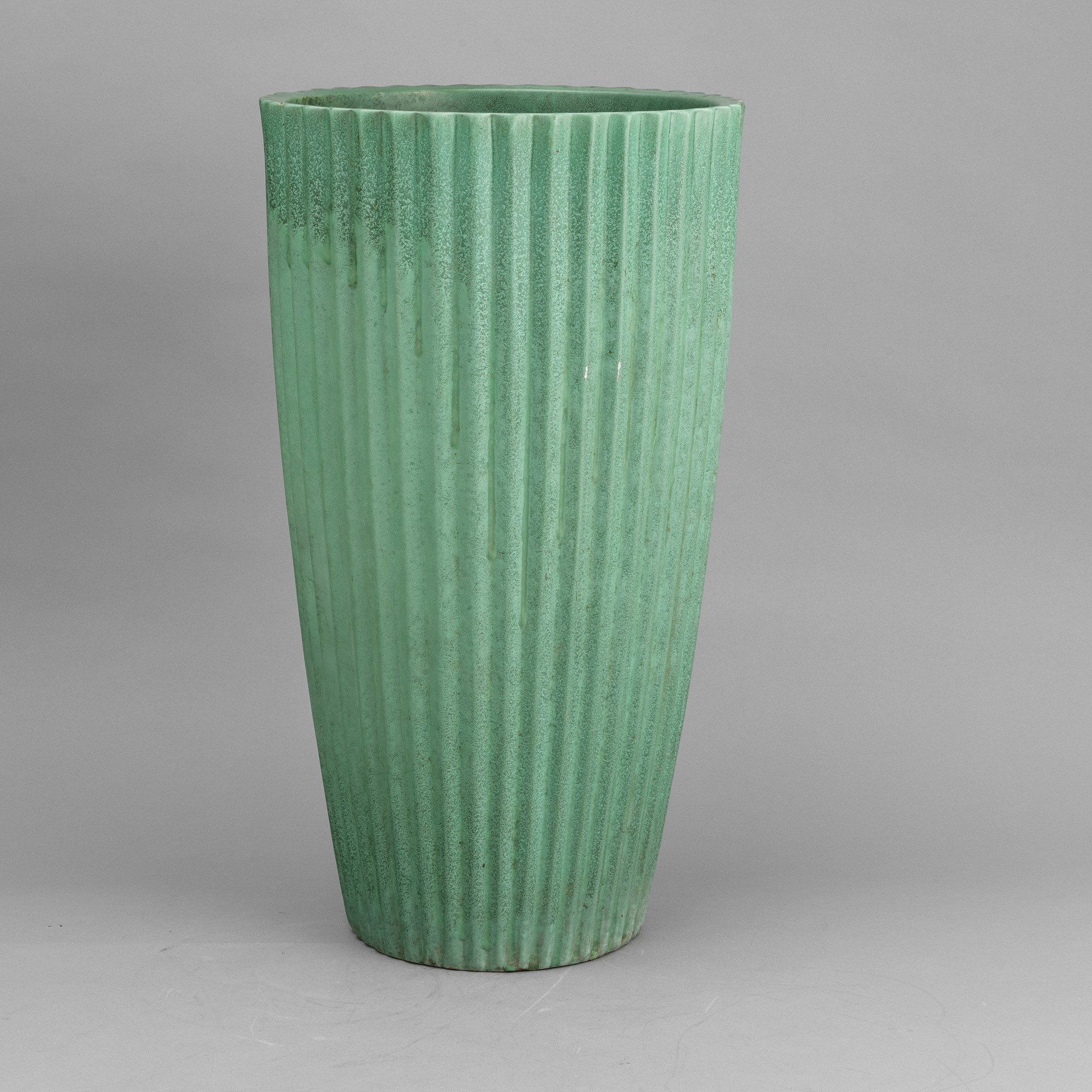 Ceramiche Pozzi, Vaso troncoconico portaombrelli in ceramica a smalto verde decorato, Gallarate, ...