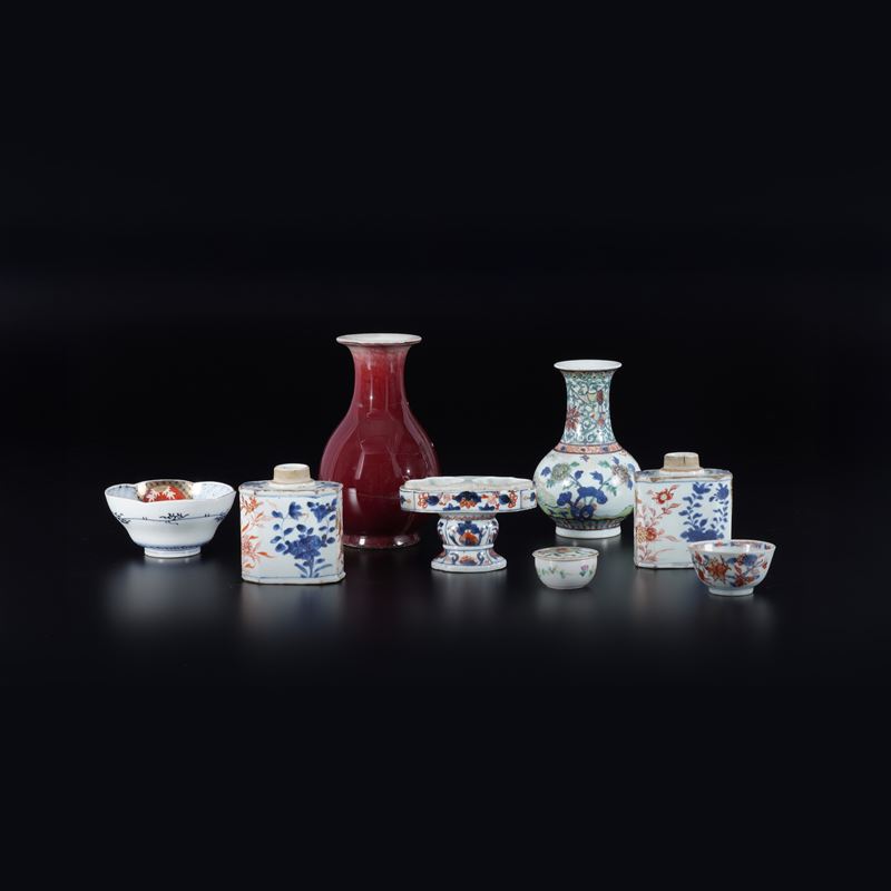 Lotto composto da otto oggetti in porcellana, Cina, XIX e XX secolo  - Asta Antiquariato - Cambi Casa d'Aste