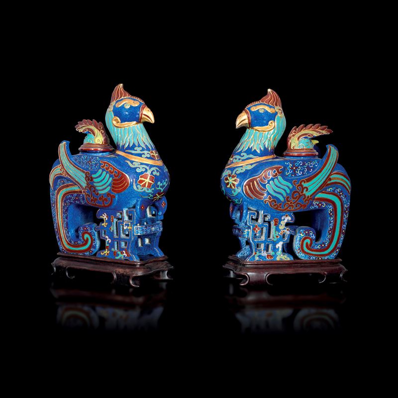 Coppia di vasi a guisa di fenici in porcellana policroma, Cina, Dinastia Qing, XX secolo  - Auction Fine Asian Works of Art - Cambi Casa d'Aste