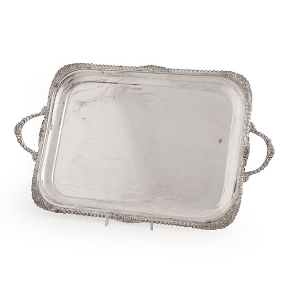 Vassoio in metallo argentato. XX secolo