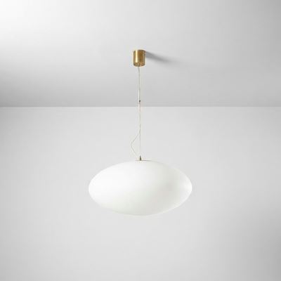 Lampada a sospensione in ottone con diffusore in vetro opalino