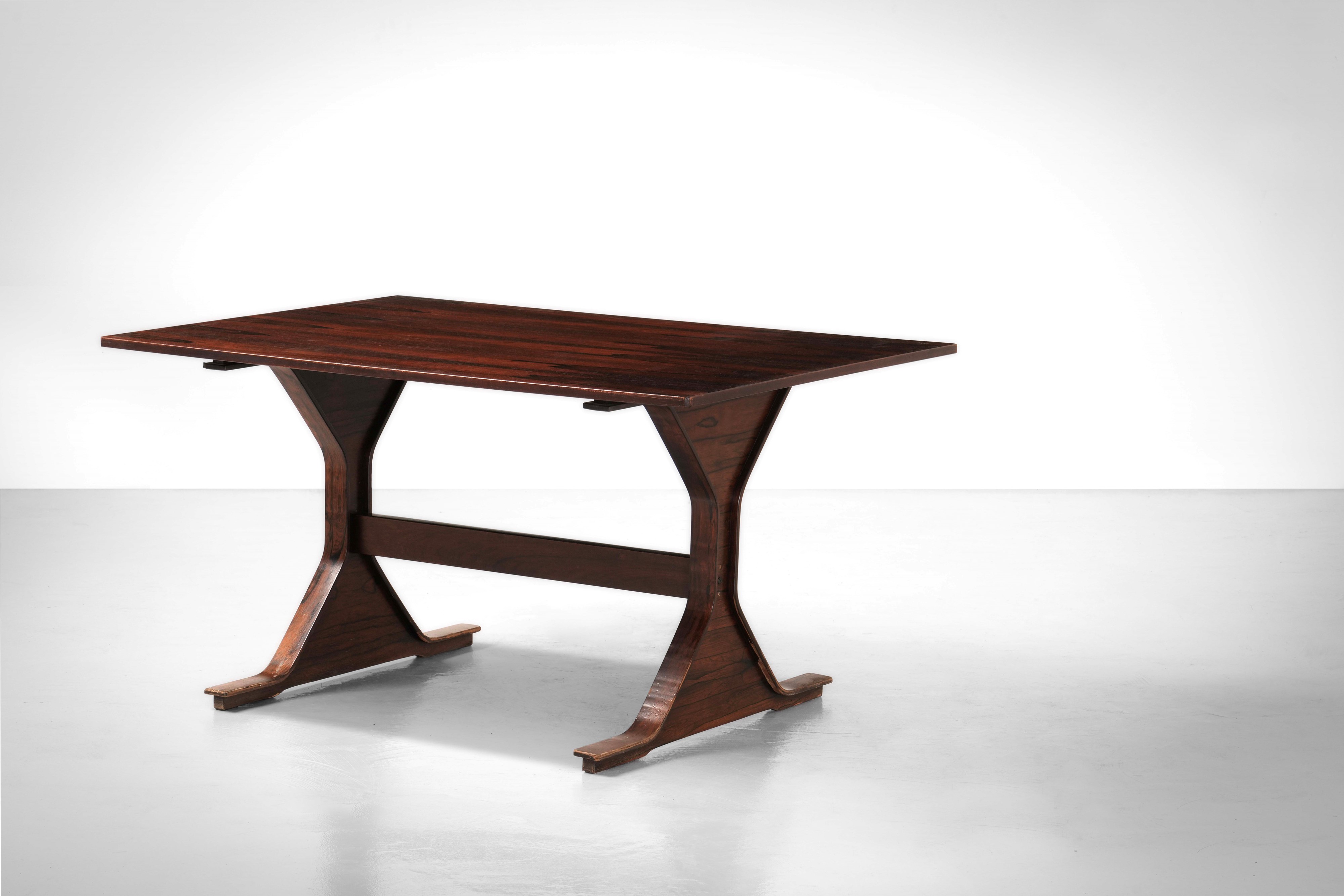 Gianfranco Frattini - Tavolo mod. 522, legno e legno impiallacciato, Italia, 1960