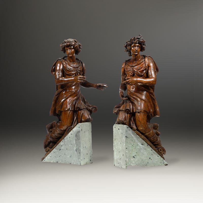 Coppia di angeli reggicortina. Arte barocca italiana (Roma?), XVII secolo  - Asta Scultura e Oggetti d'Arte - Cambi Casa d'Aste