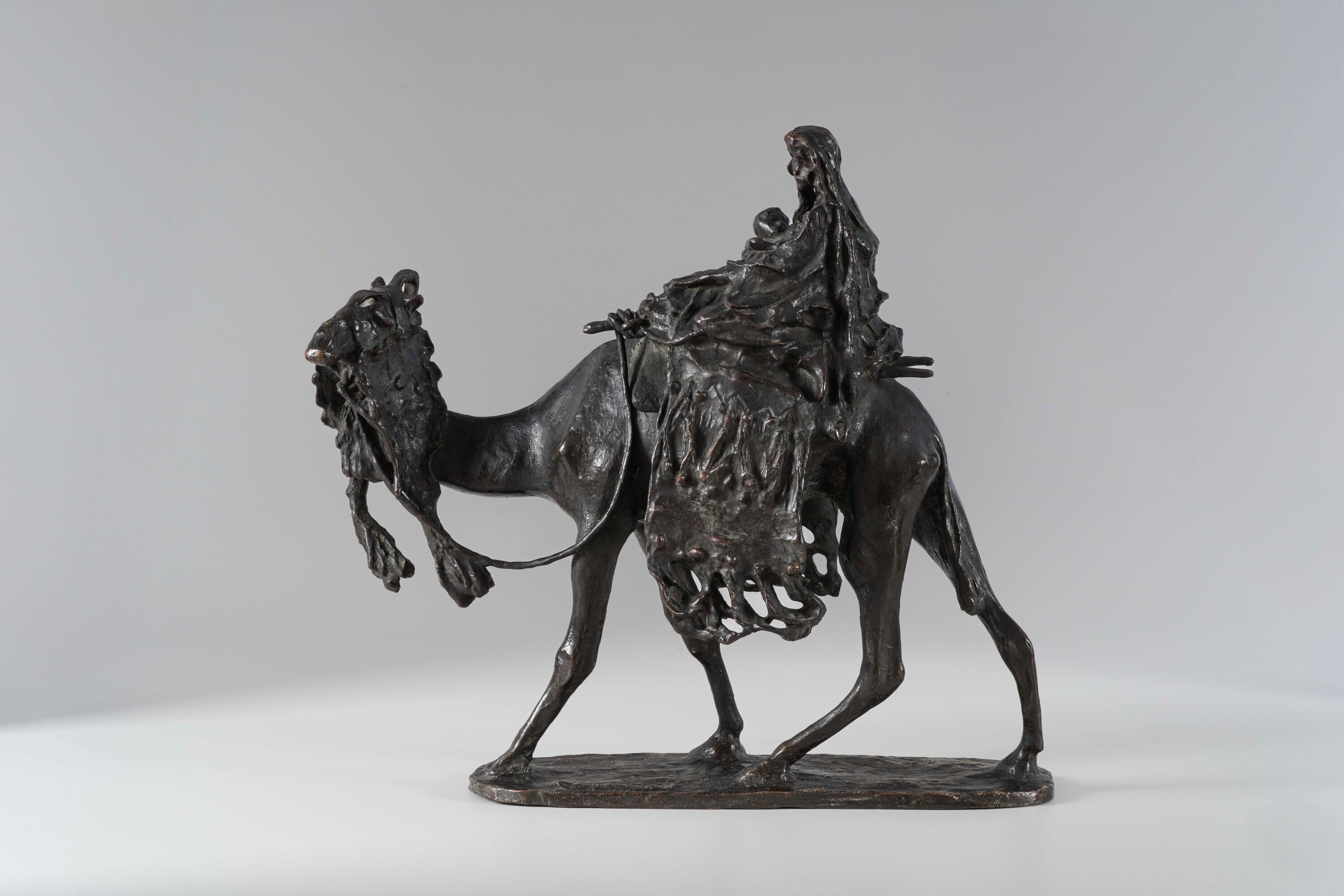 Ernesto Bazzaro - Maternità beduina, bronzo fuso e patinato