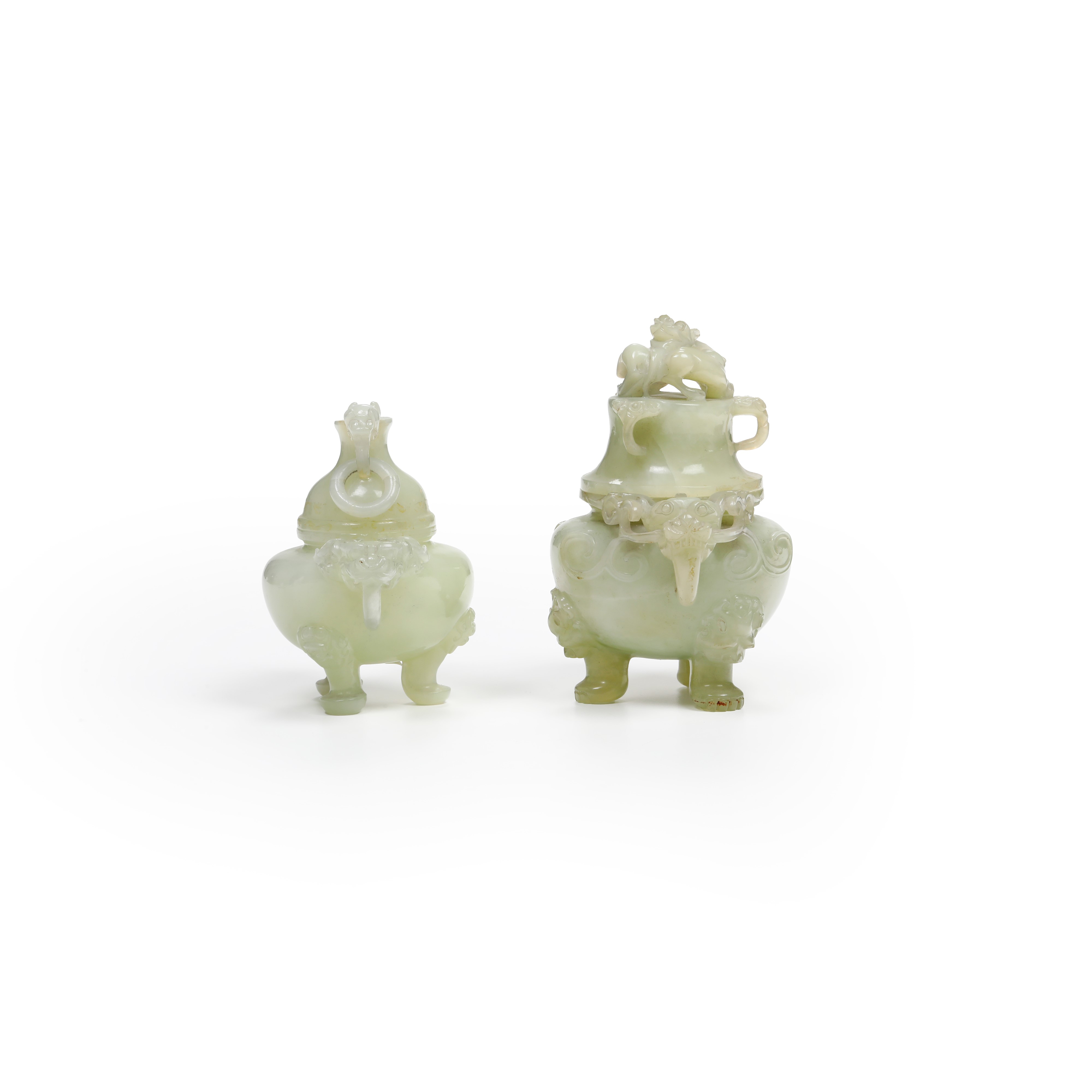 Cina, Dinastia Qing, Coppia di vasi in giada con decori vegetali, XIX secolo