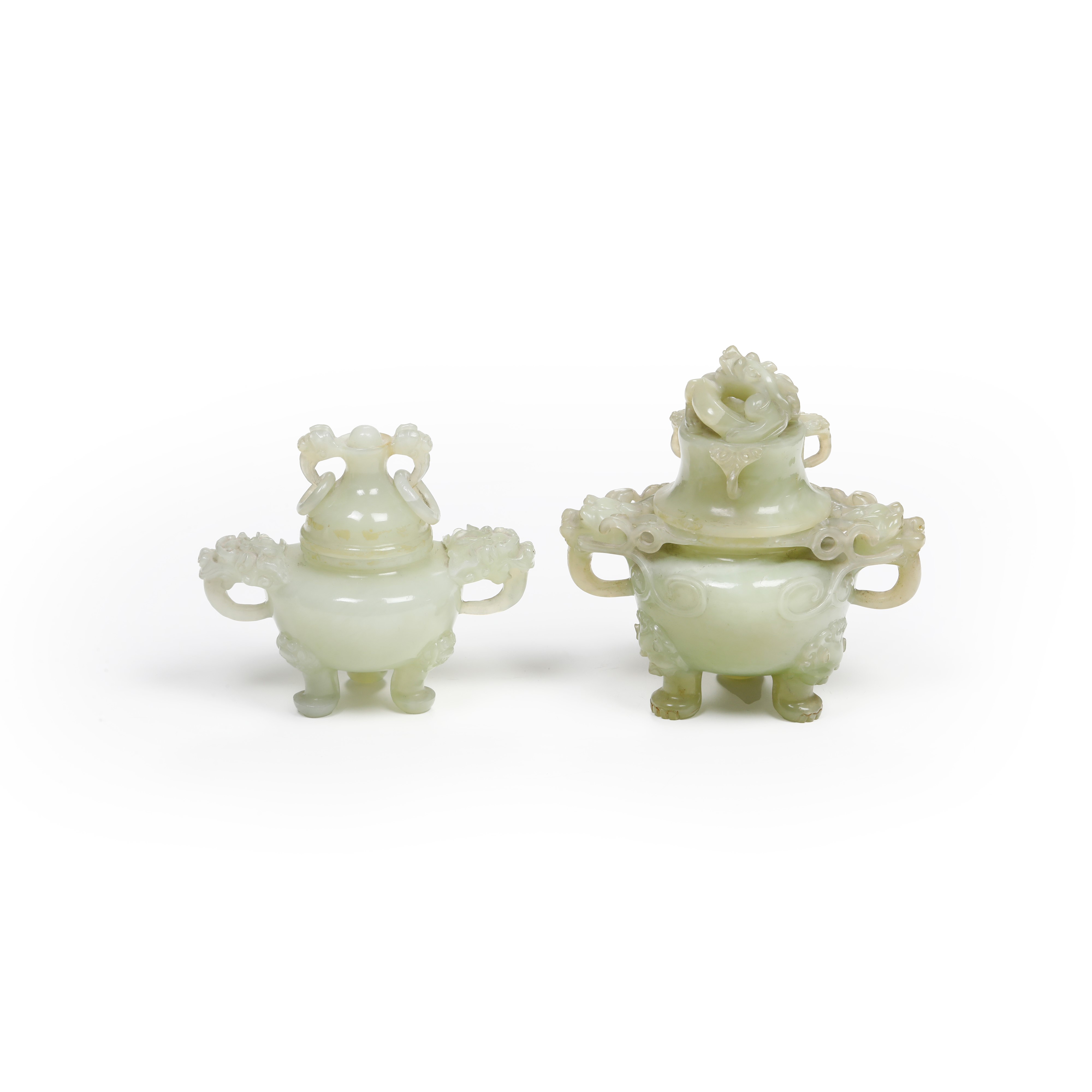 Cina, Dinastia Qing, Coppia di vasi in giada con decori vegetali, XIX secolo