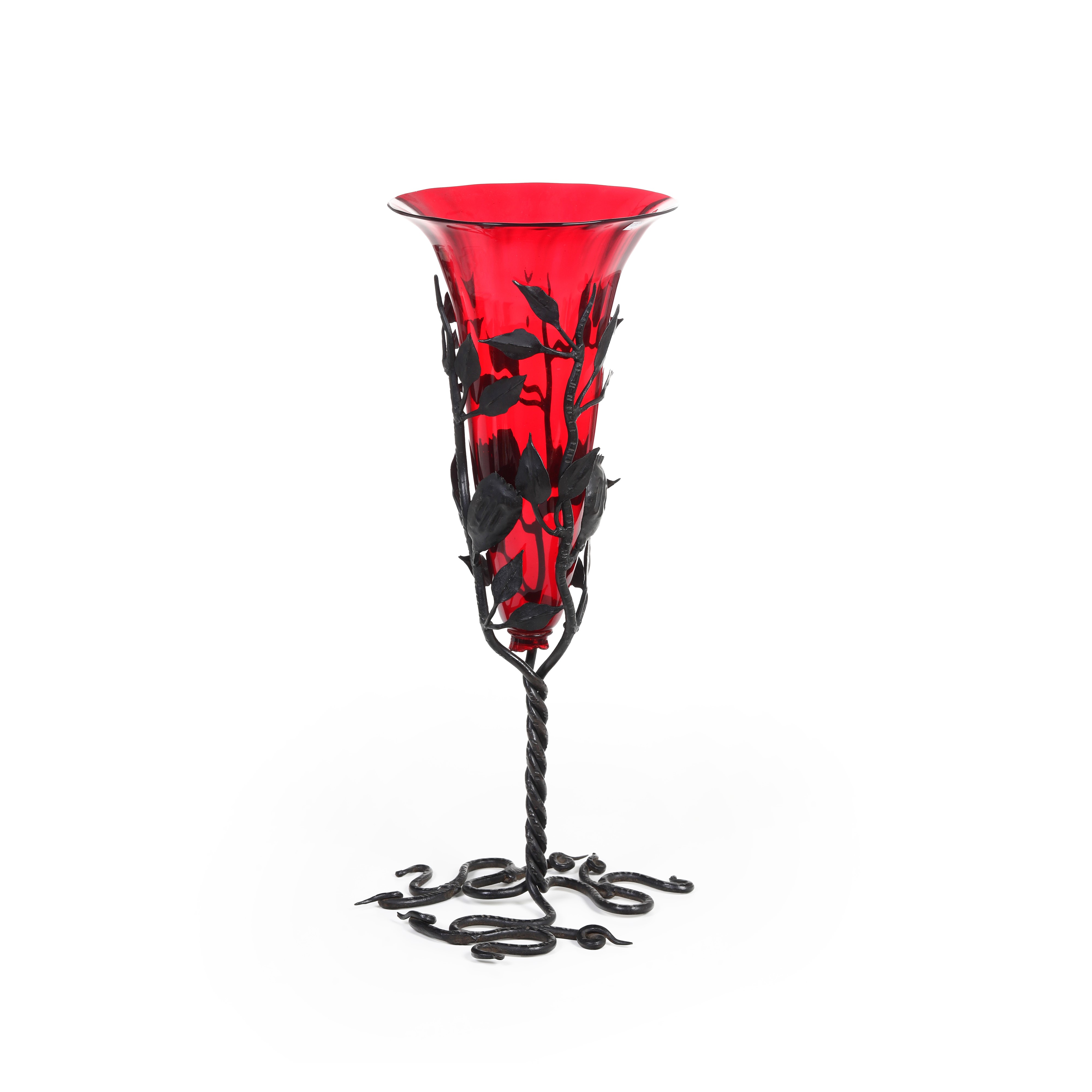 Vaso in ferro battuto e vetro rosso rubino, Epoca Liberty