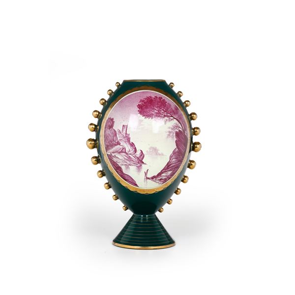 Vaso globulare con riserva ovale in monocromia a paesaggio. Epoca Decò