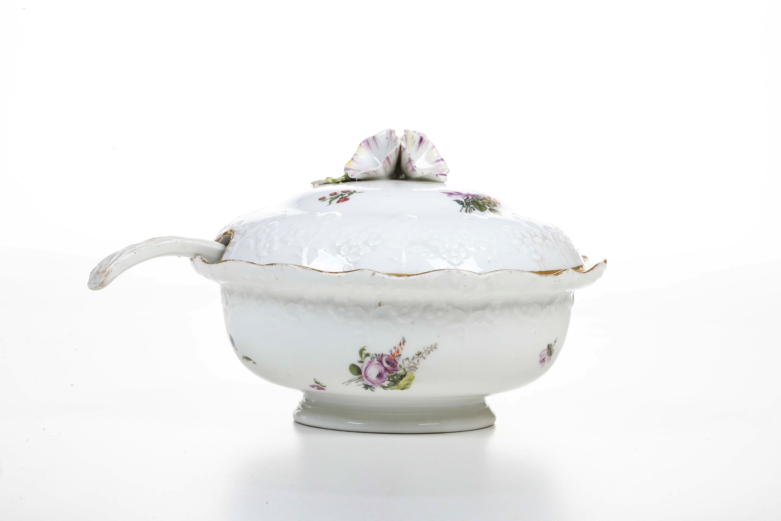 Meissen, Salsiera in porcellana con decorazione floreale in stile “deutsche Blumen” (circa 1750)