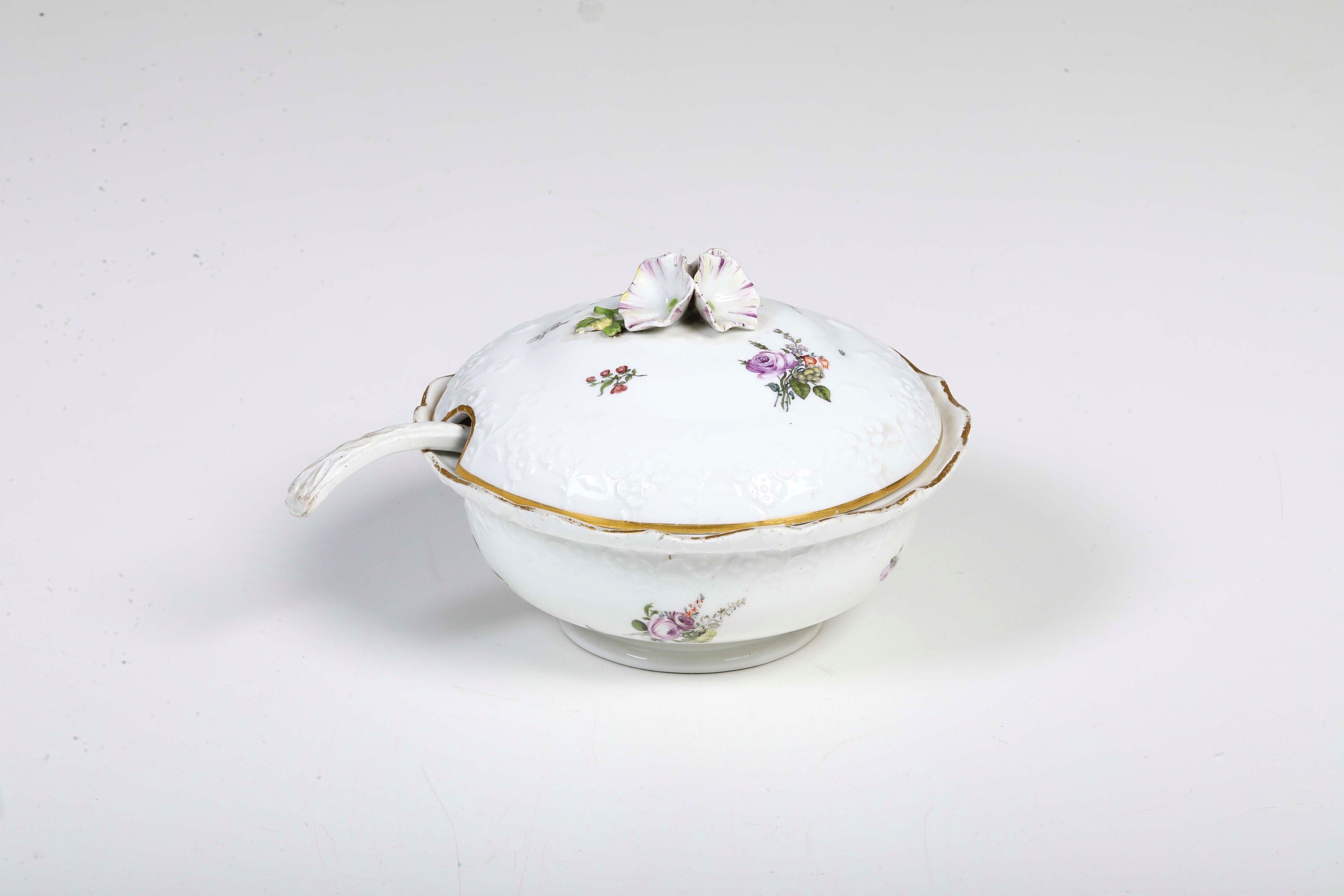 Meissen, Salsiera in porcellana con decorazione floreale in stile “deutsche Blumen” (circa 1750)