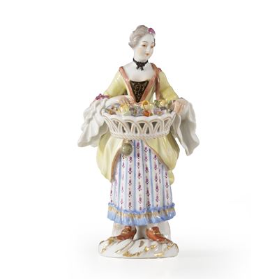 Meissen, Figurina di venditrice di fiori, porcellana, XX secolo, modello di J.J. Kaendler e P. Re...