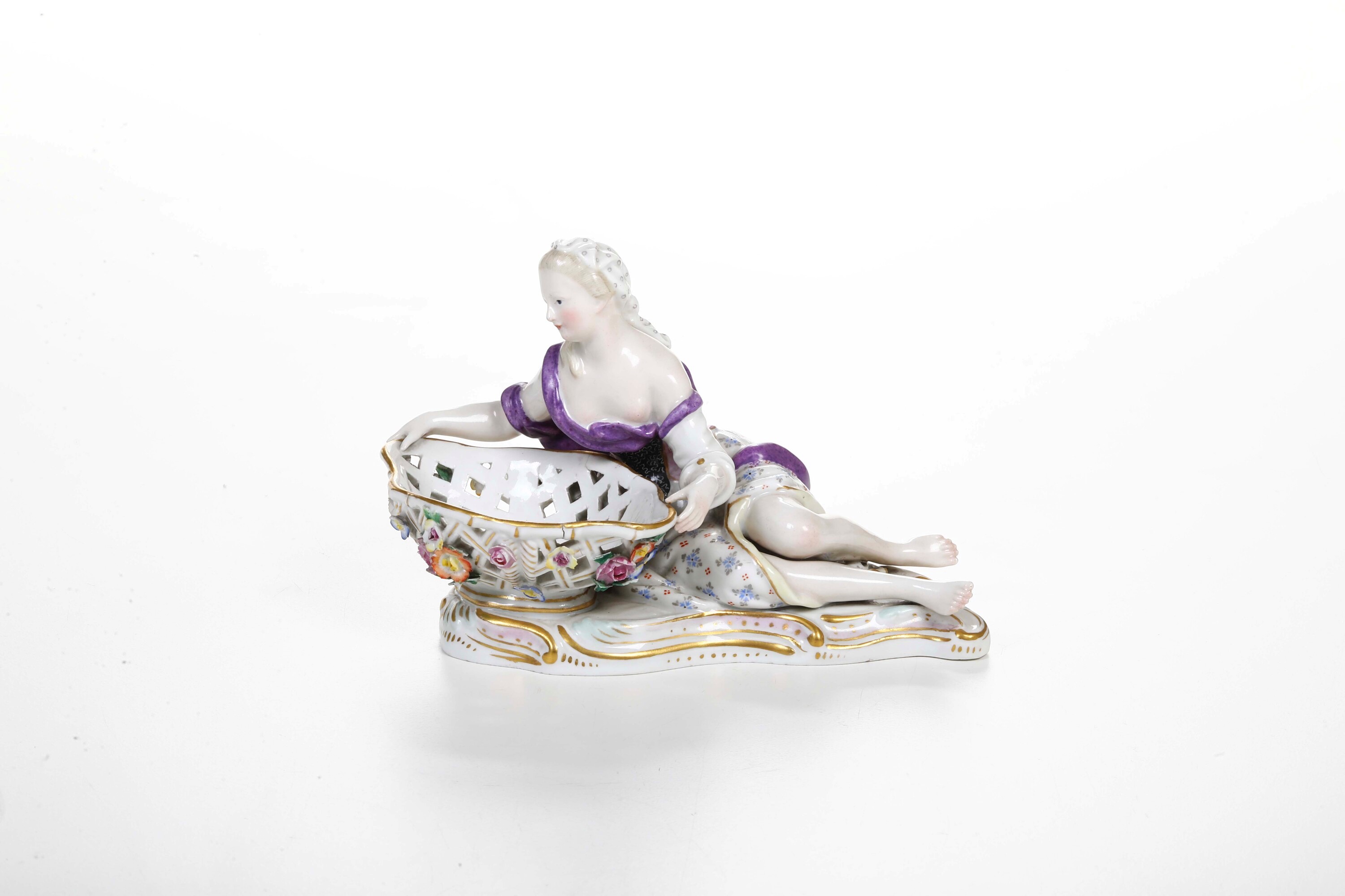 Meissen, Figurina di giovane con cesto, porcellana