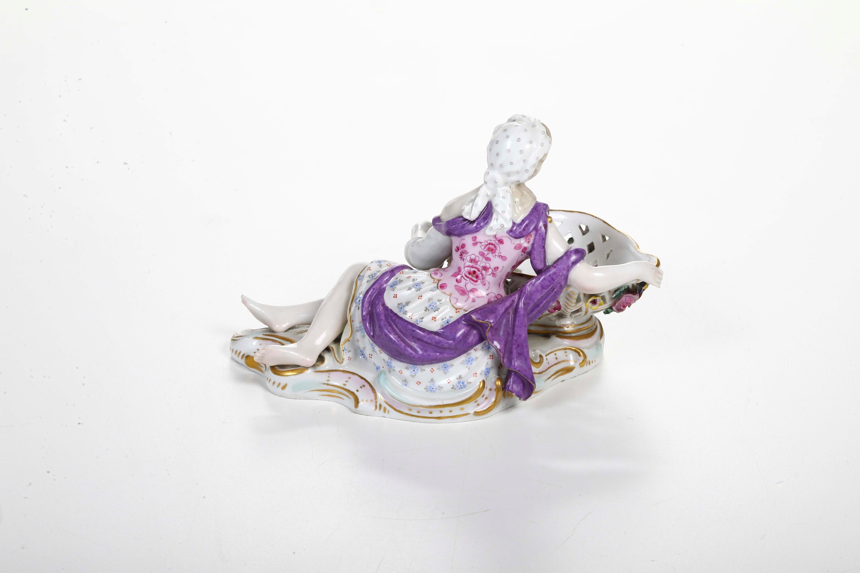Meissen, Figurina di giovane con cesto, porcellana