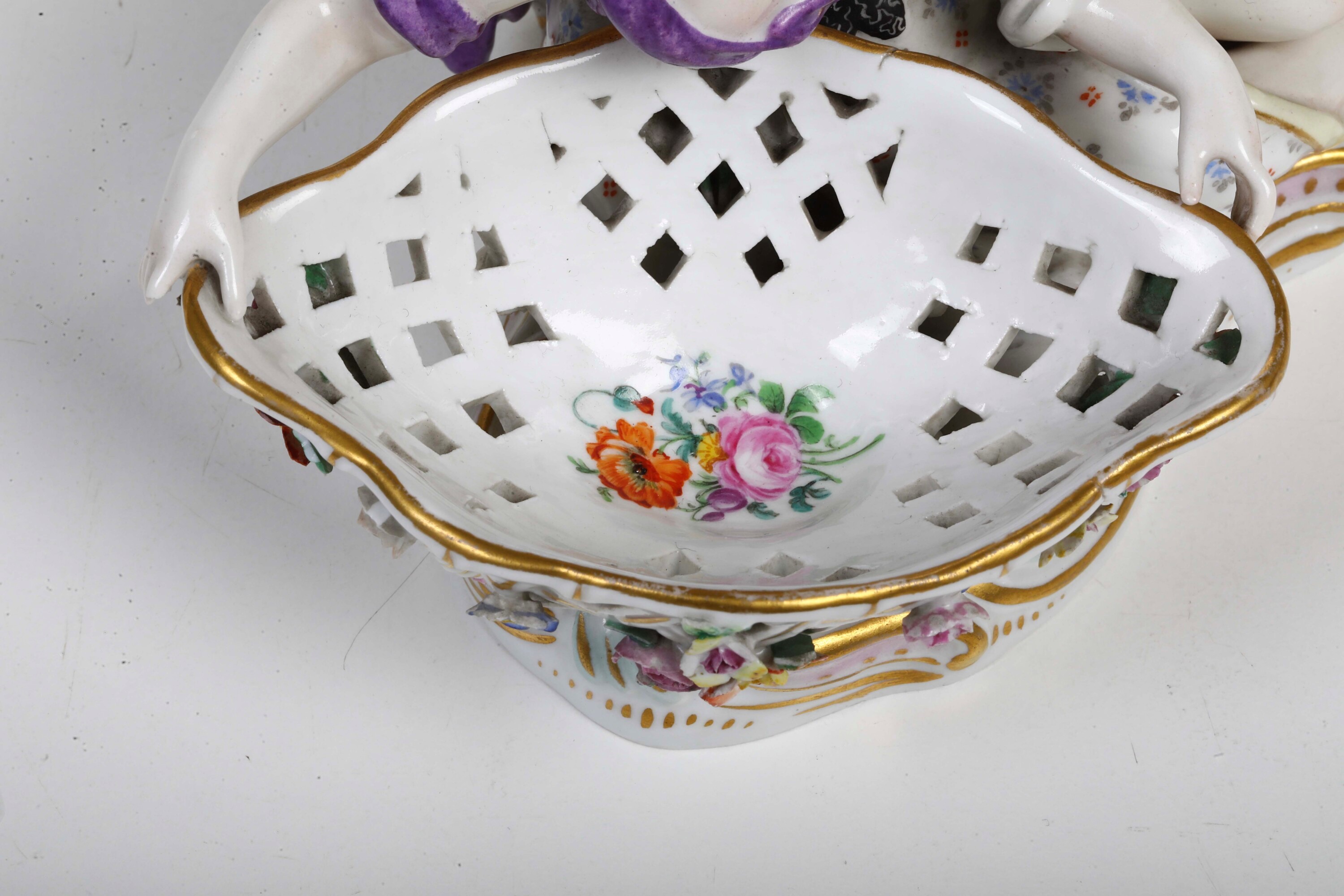 Meissen, Figurina di giovane con cesto, porcellana