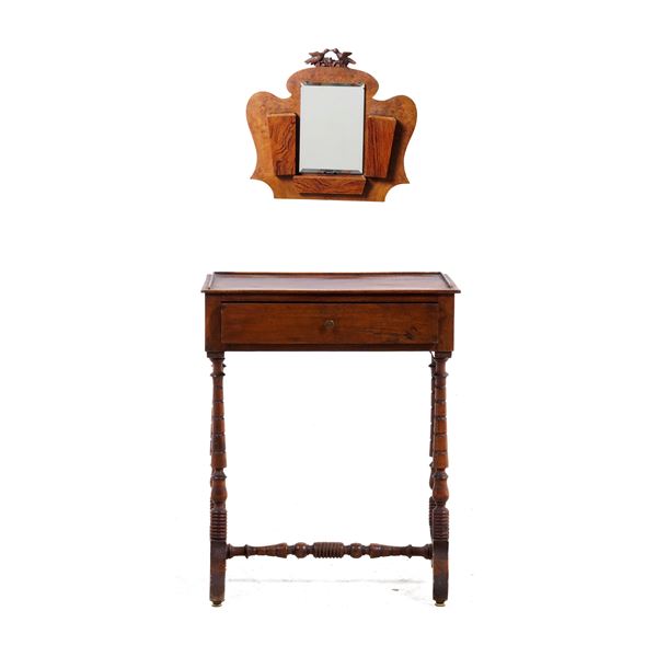 Scrittoio con piccolo specchio moderno