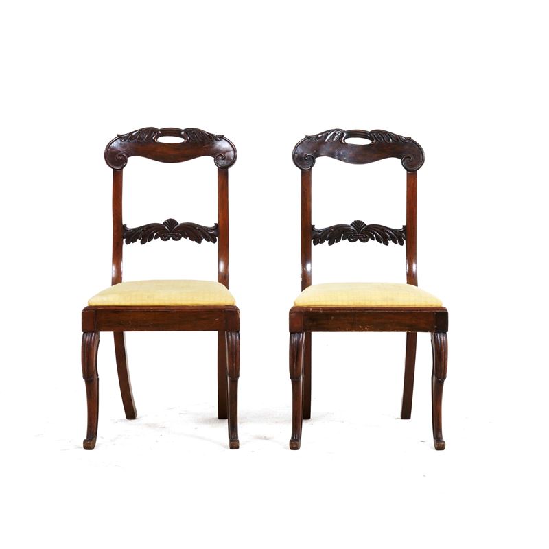 Coppia di sedie in legno intagliato. Inghilterra XIX secolo  - Asta Antiquariato - Cambi Casa d'Aste