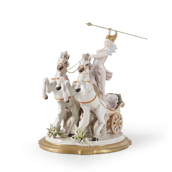 Gruppo con figura di auriga. Manifattura Villari, XX secolo.