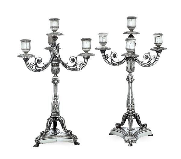 Coppia di candelabri. Argenteria milanese del XX secolo, bollo con fascio littorio in uso dal 1935 al 1945, argentiere Fassi Arno