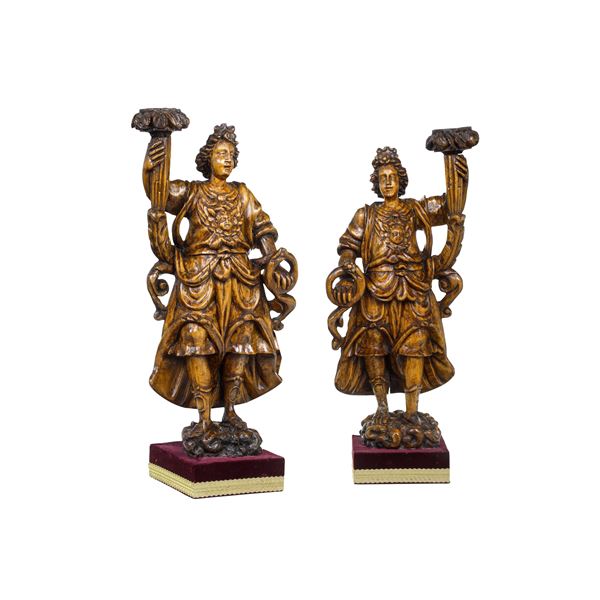 Coppia di angeli reggitorcia. Arte lombarda del XVI-XVII secolo