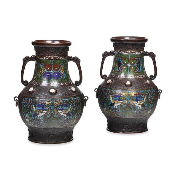 Coppia di vasi biansati. Cina, XX secolo