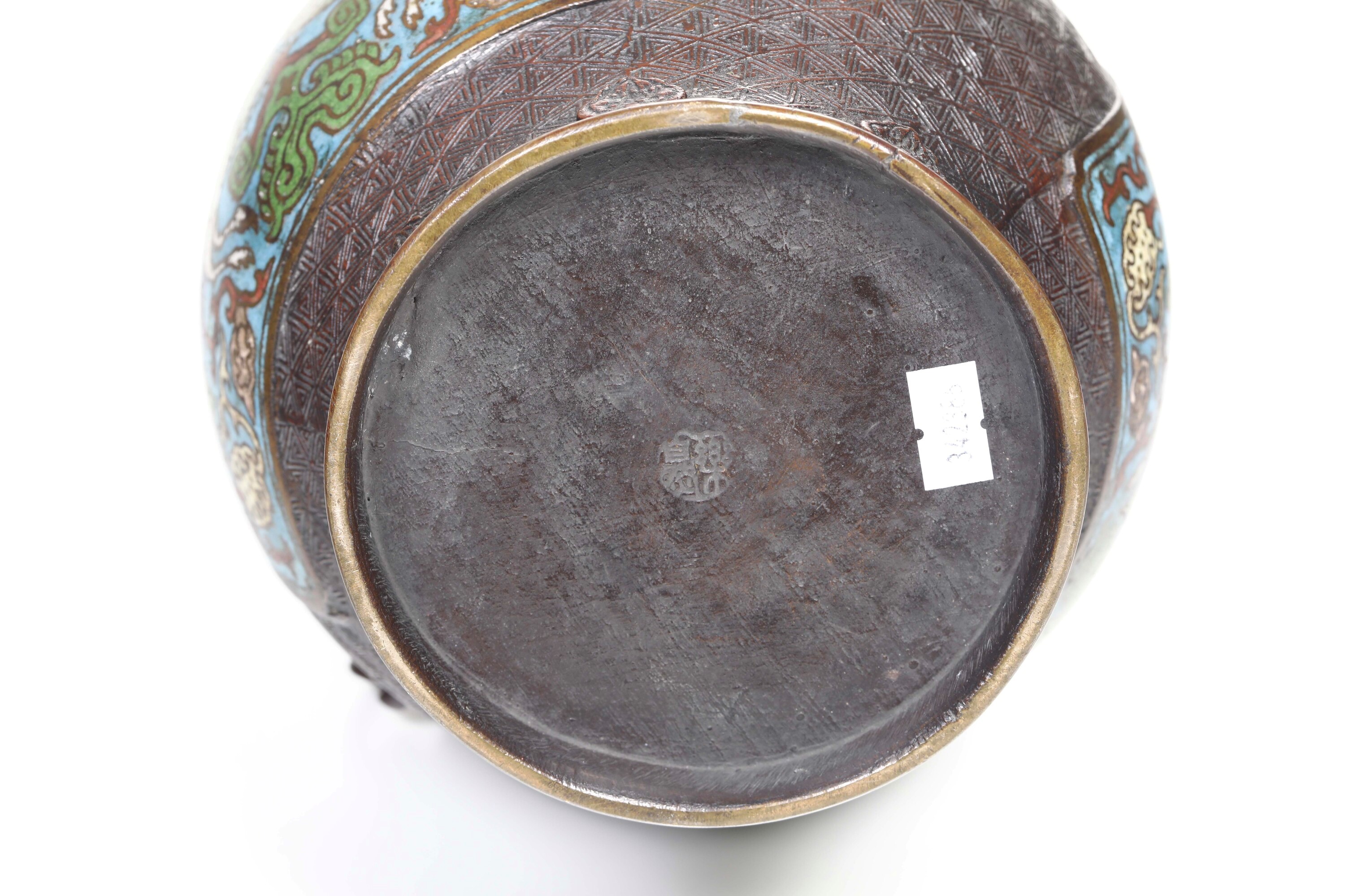 Cina, Coppia di vasi biansati in smalti policromi cloisonné