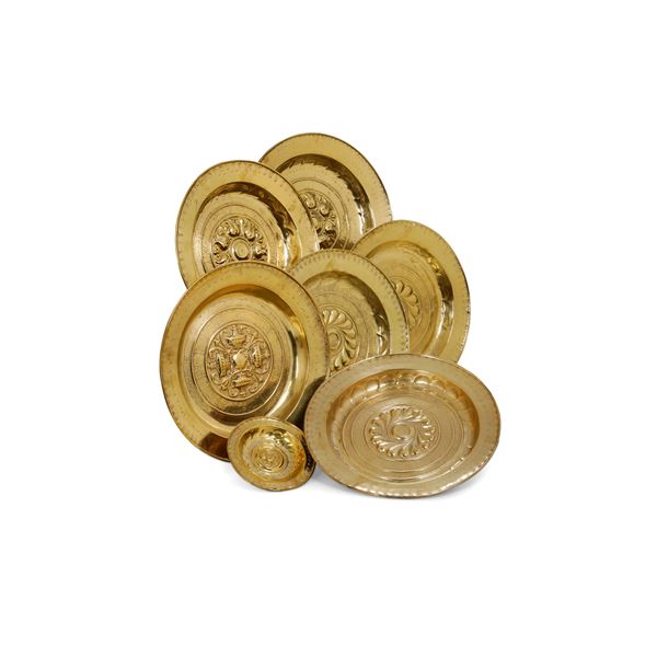 Sette piatti elemosinieri. Arte del XVI-XVII secolo