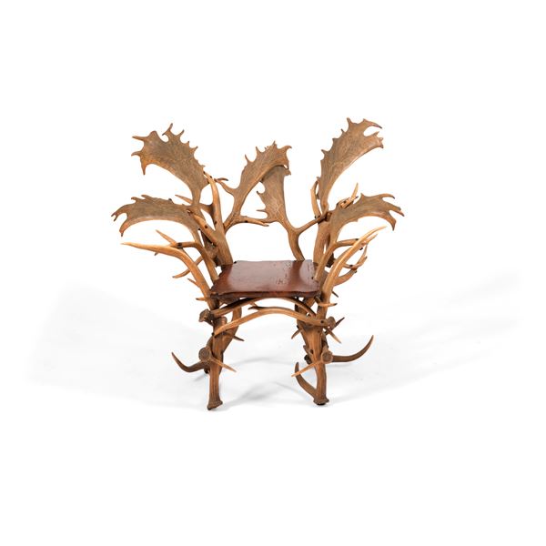 Poltrona in legno e corna di daino