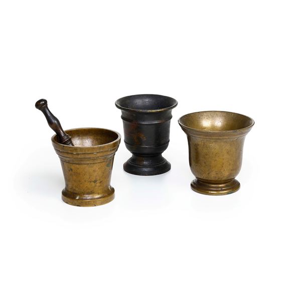 Tre mortai in bronzo. XVIII secolo