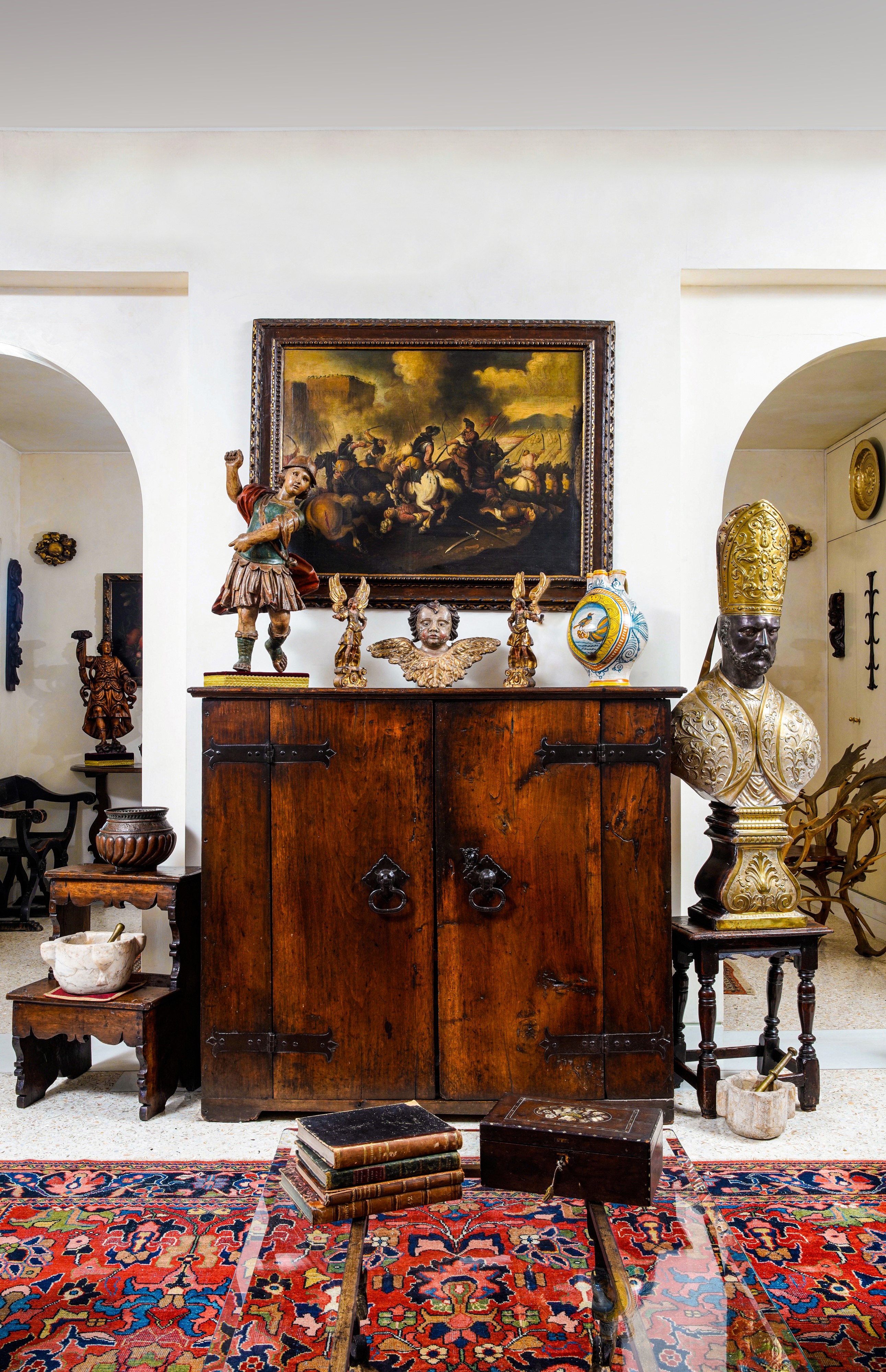 CREDENZA in noce, XVII-XVIII secolo