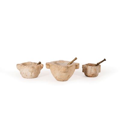 Tre mortai del XVIII secolo, marmo e bronzo
