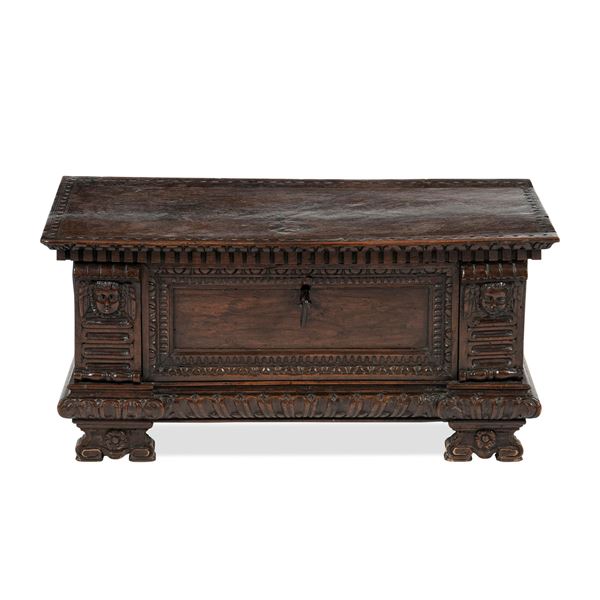 Piccola cassapanca. XVII secolo