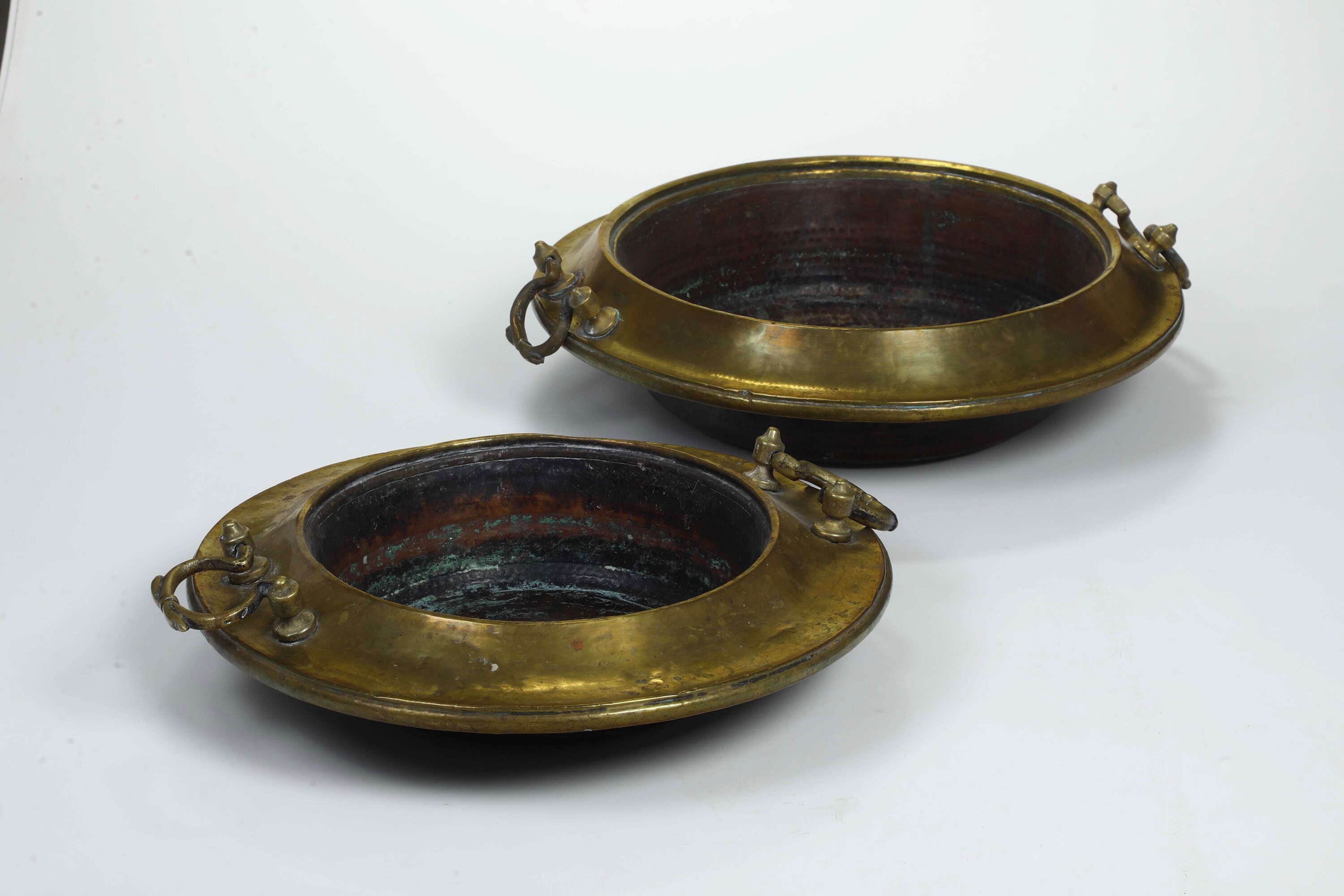 Coppia di Vasche con Manici in Ottone