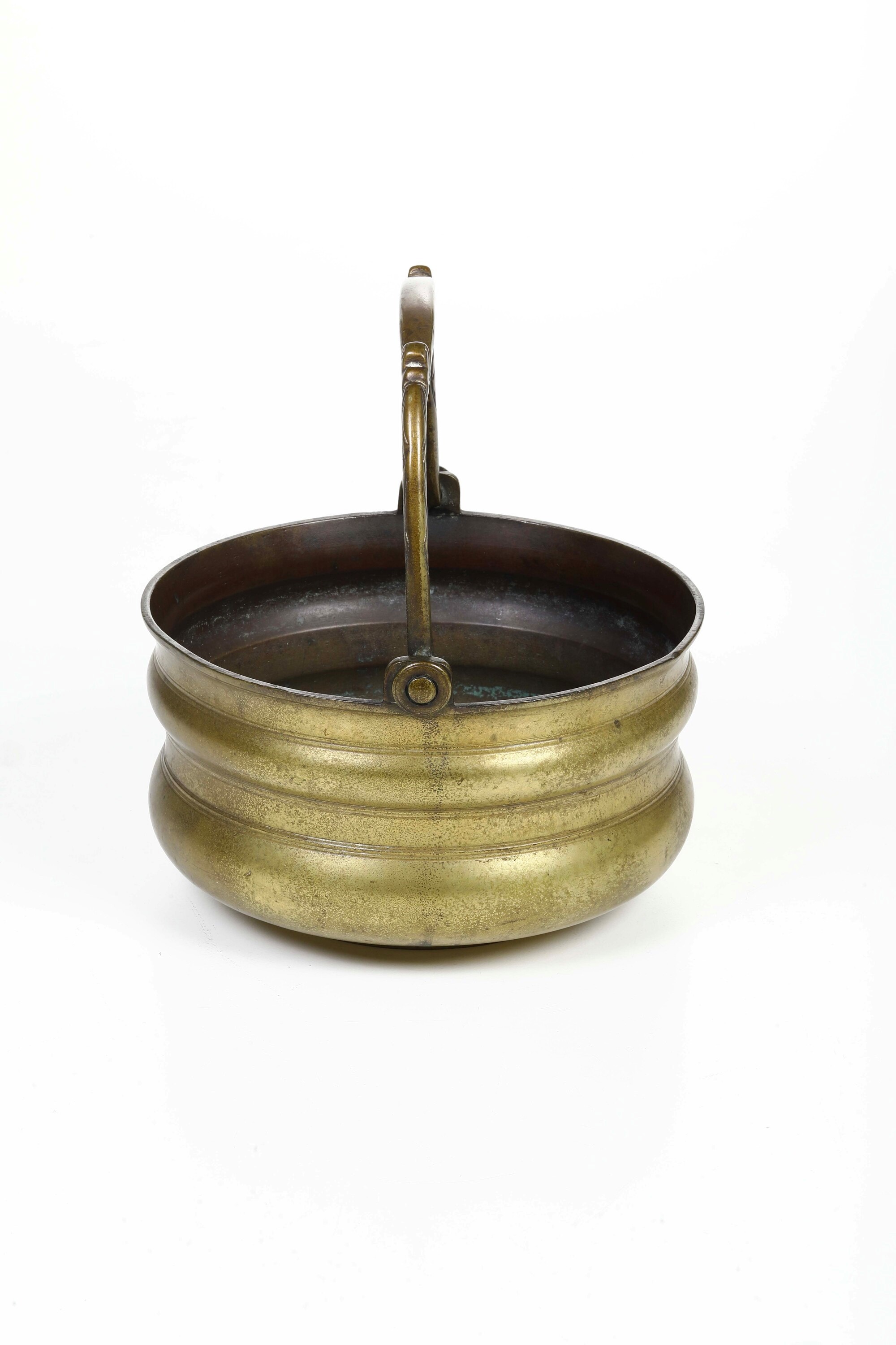 Secchiello con Manico in Bronzo Inciso. XIX Secolo