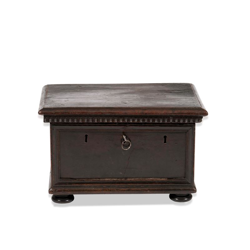 Piccolo baule in noce  - Asta Dimore Italiane - Cambi Casa d'Aste