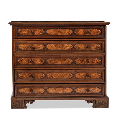 Cassettone lombardo, XVII–XVIII secolo, con cinque cassetti e sportello ribaltabile scarabattolo