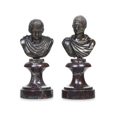 Fonderia del XVIII–XIX secolo, Coppia di busti virili all’antica in bronzo fuso e patinato
