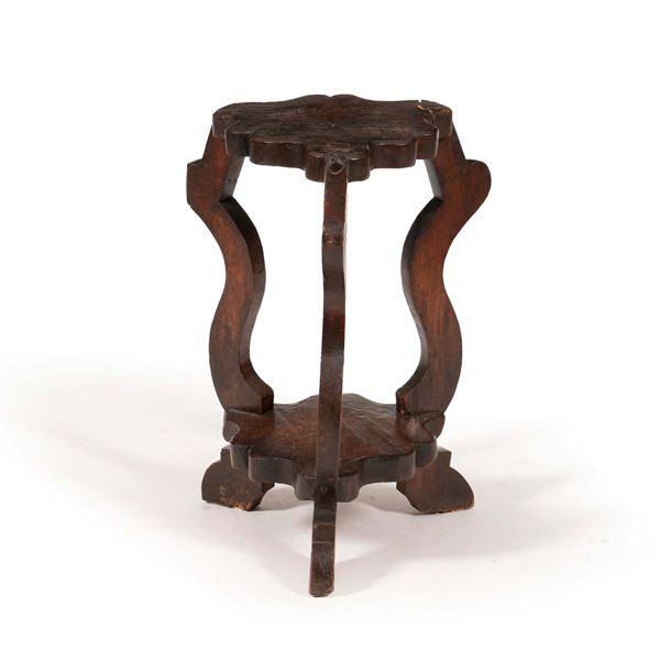 Gueridon tripode in noce