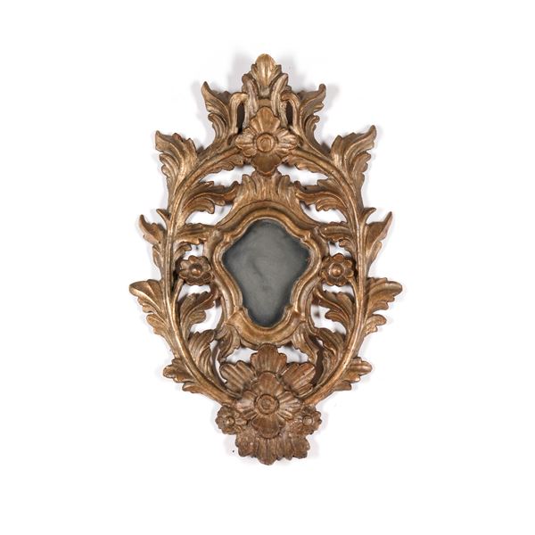 Specchiera in legno intagliato e dorato. XIX secolo