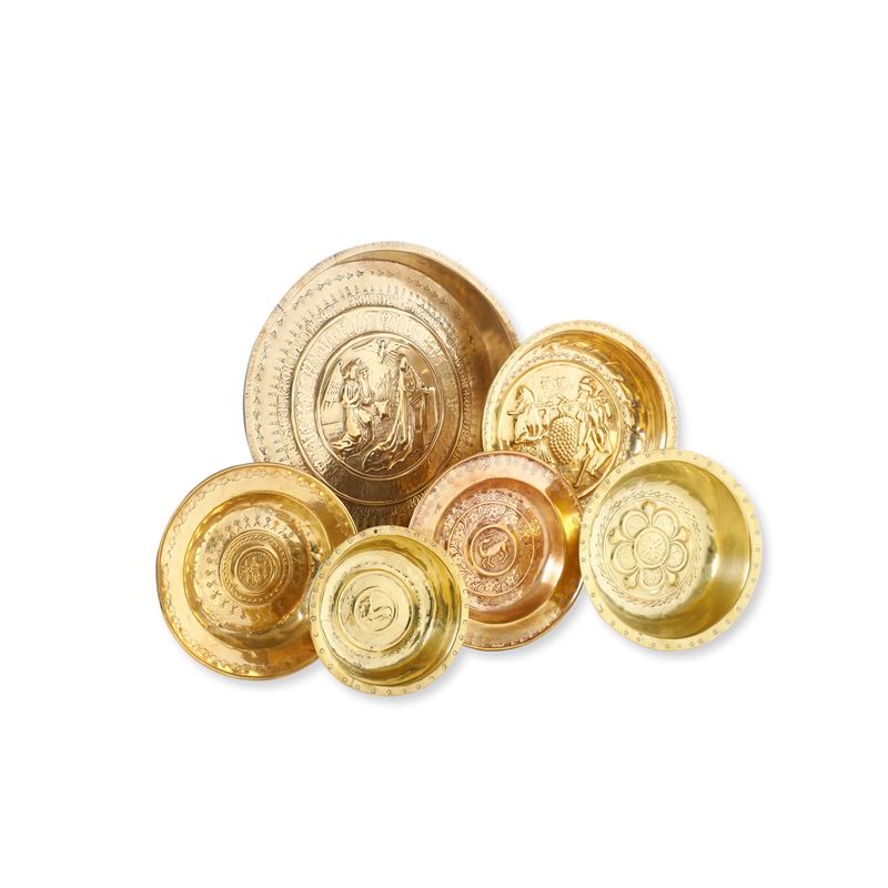 Sei piatti elemosinieri. Arte del XVI-XVII secolo  - Asta Dimore Italiane - Cambi Casa d'Aste