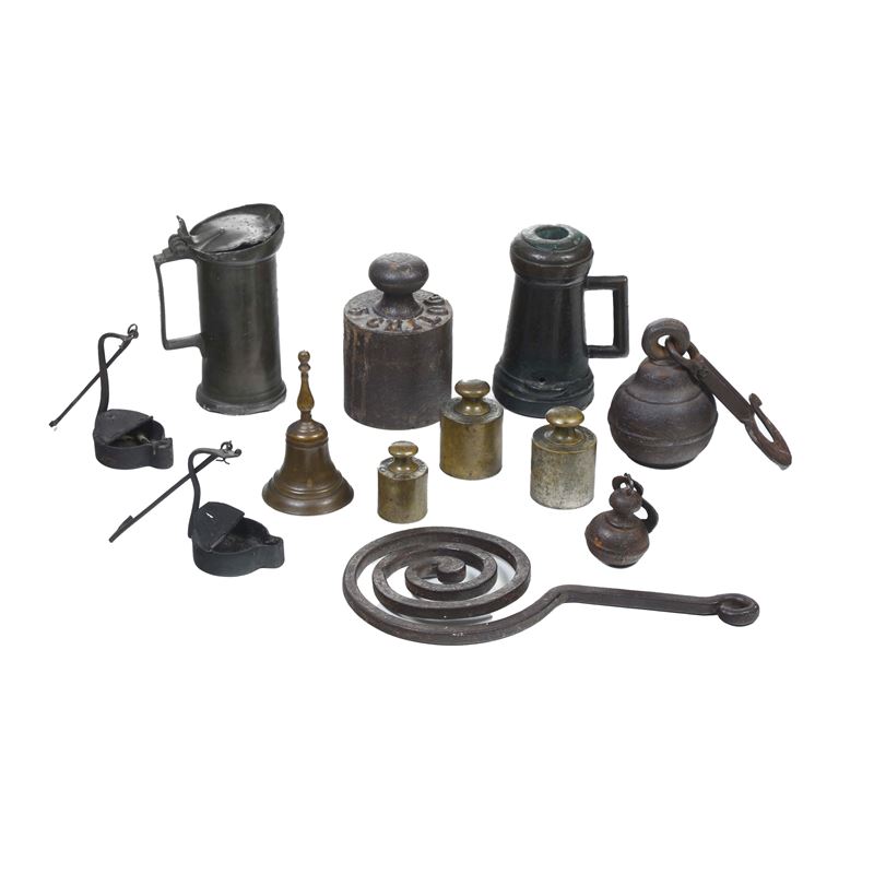 Lotto di numerosi oggetti in bronzo e ferro, epoche diverse  - Auction Italian Mansions TIME - Cambi Casa d'Aste