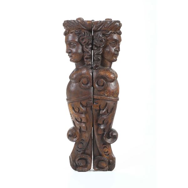 Fregio in noce intagliato