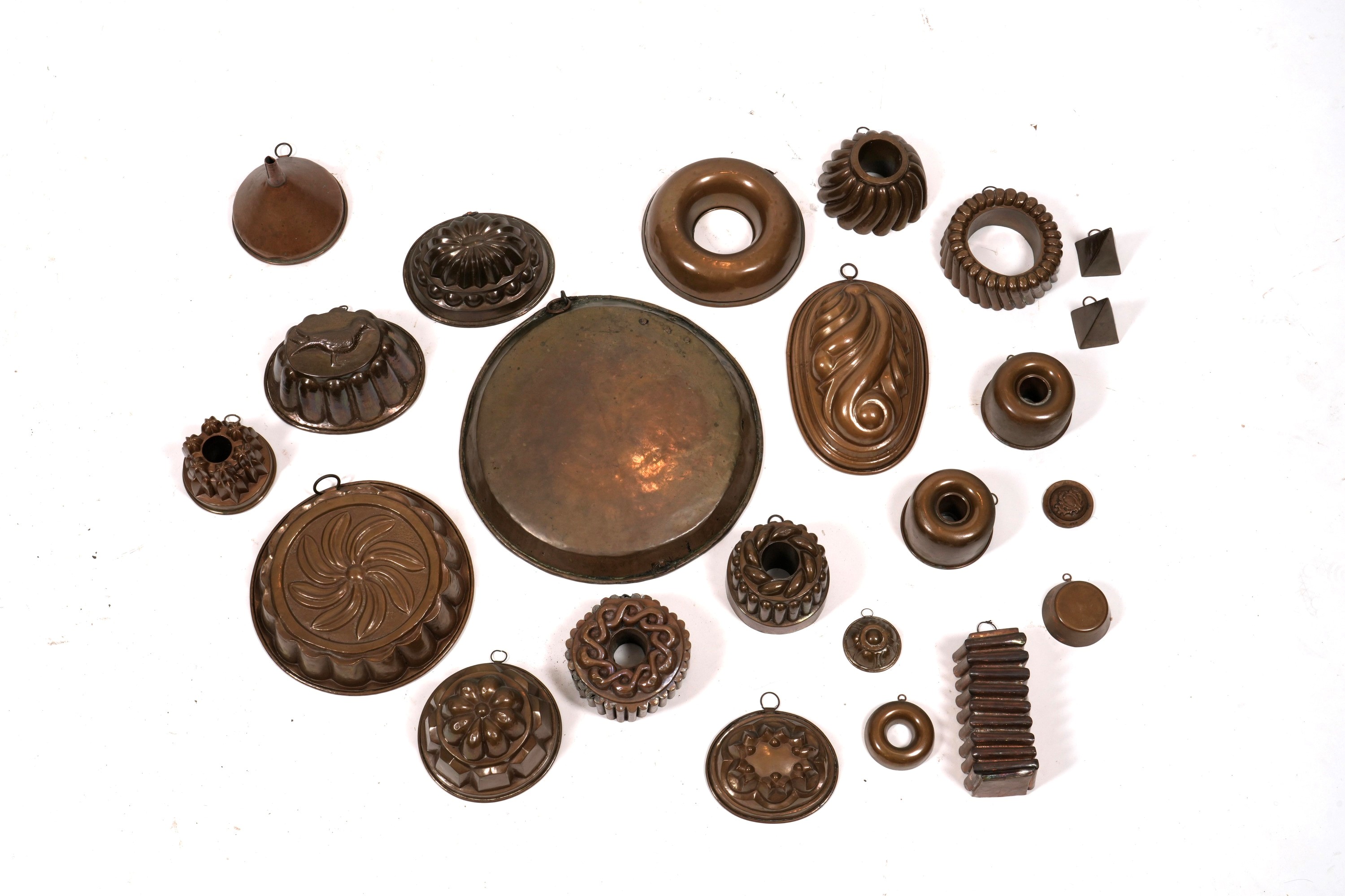 Collezione di Numerosi Oggetti in Rame