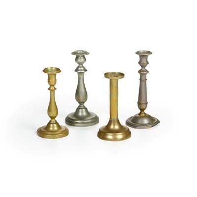 Gruppo di Quattro Candelieri in Peltro e Bronzo