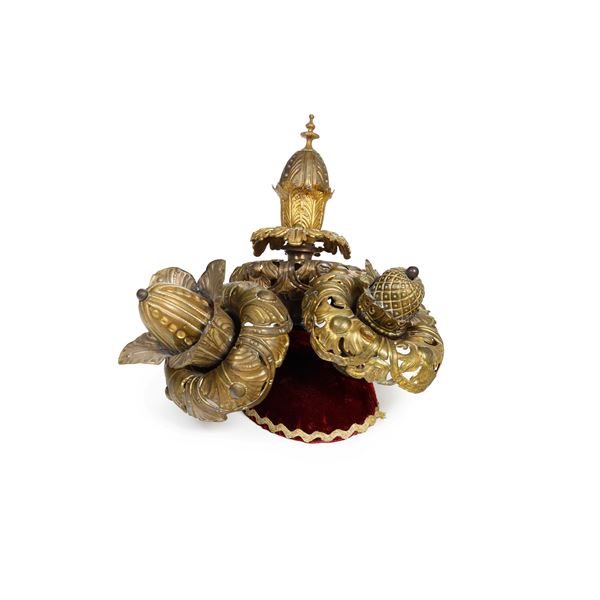 Elemento decorativo in rame dorato