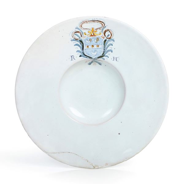 Piatto. Officina dell'Italia settentrionale, XVIII secolo.