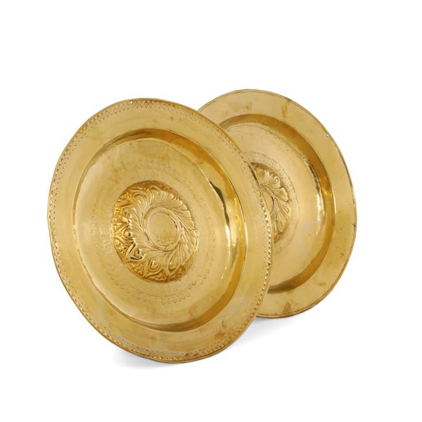 Due piatti elemosinieri. Arte del XVI-XVII secolo