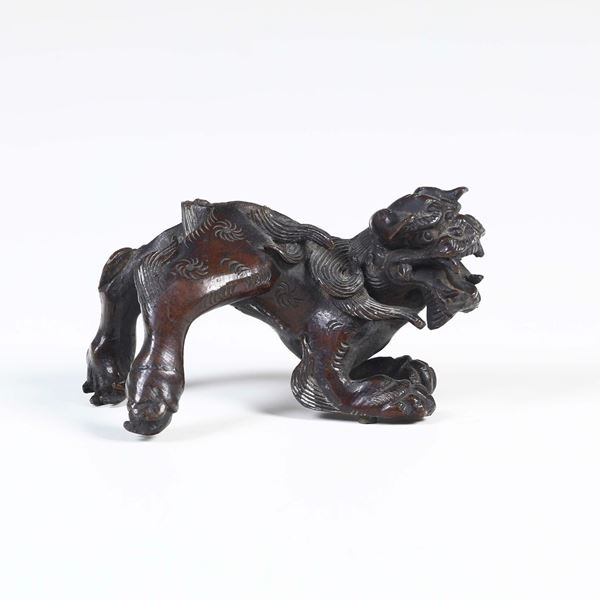 Figura di leone in bronzo, Cina, XX secolo