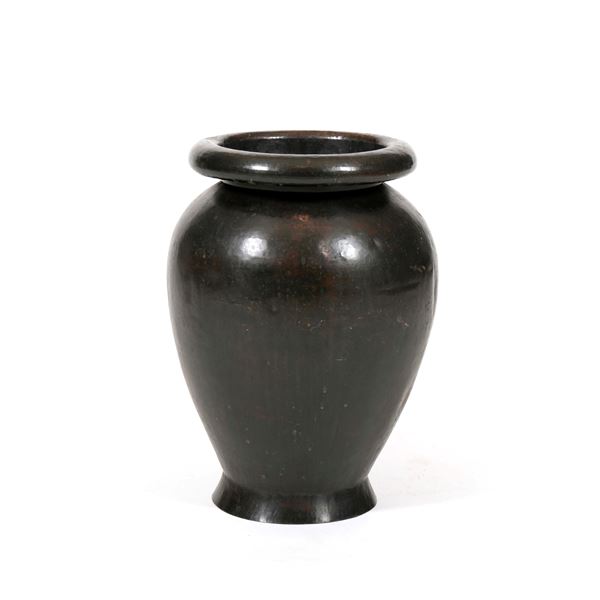 Vaso in metallo. XX secolo